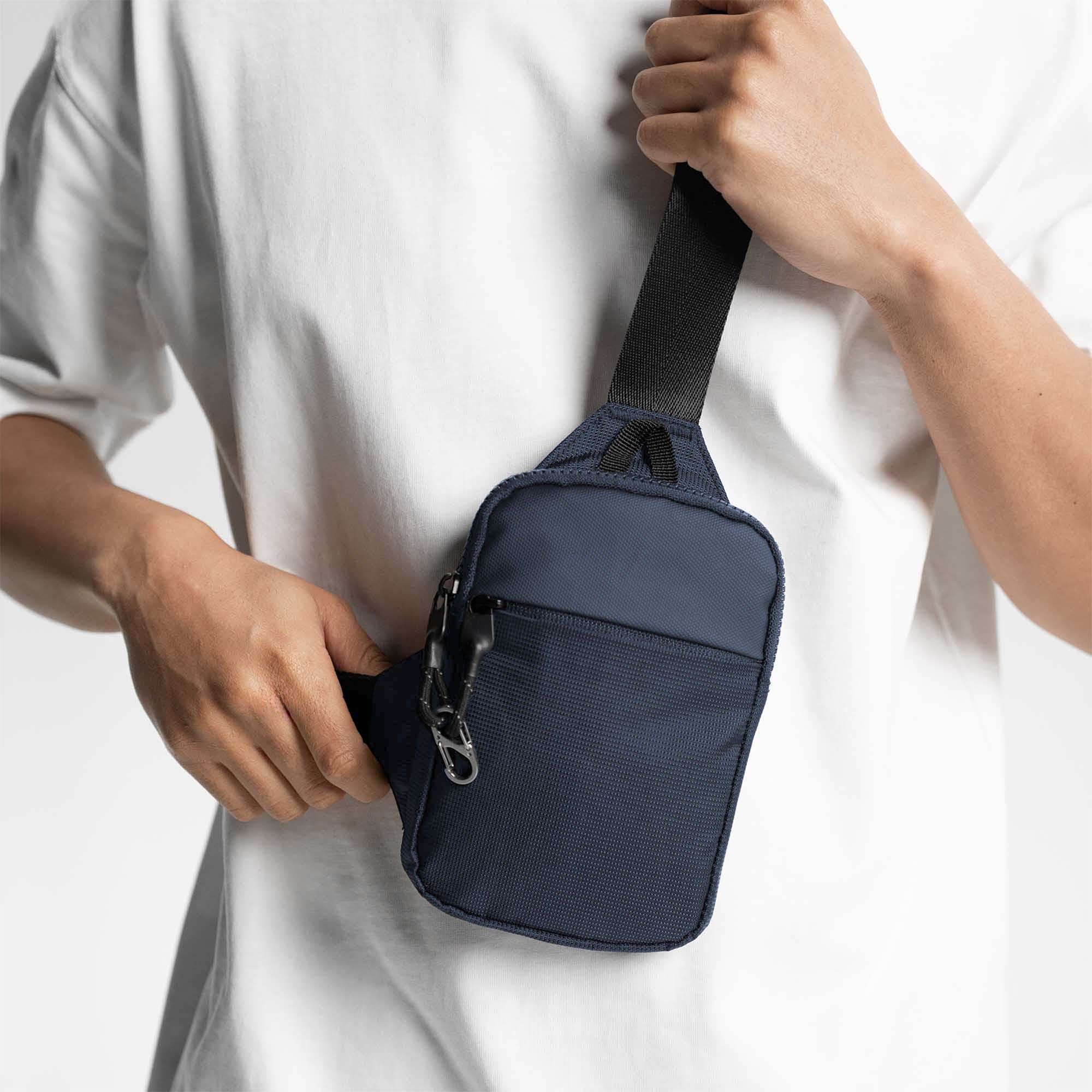 NAVY BLUE TRAVEL SLING BAG